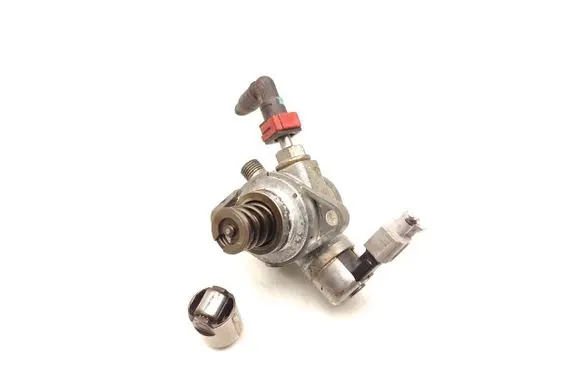 Nissan Juke I F15 Fuel injection high pressure pump 166307214R