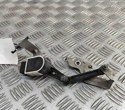 Volvo XC40 Rear air suspension level height sensor 32221958