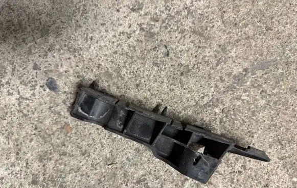 Audi A5 8T 8F Front bumper mounting bracket 8T0807283A