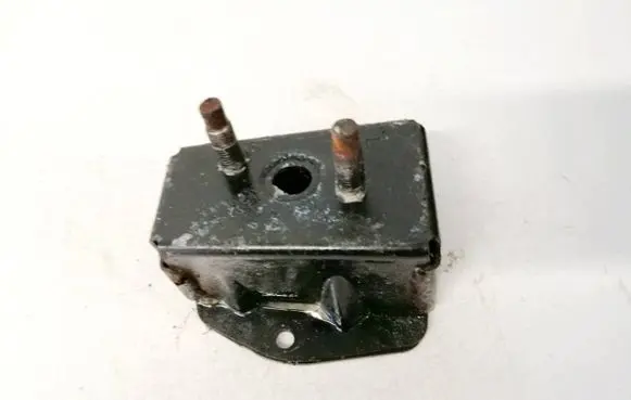 Toyota Prius (XW20) Engine mounting bracket