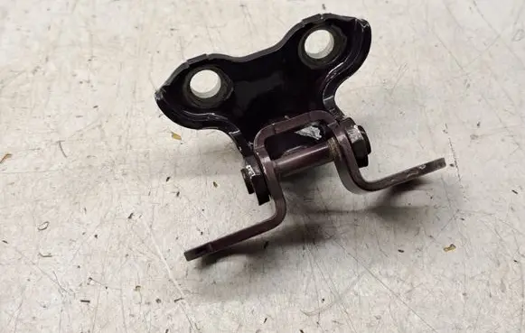 Toyota Verso Rear door upper hinge 687600H010