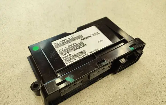 Tesla Model S Door control unit/module 100310100C P0748P10D 20029046