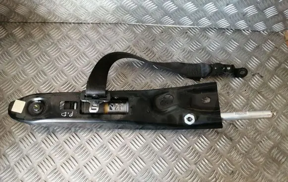 Volvo XC90 Front seatbelt 8619630