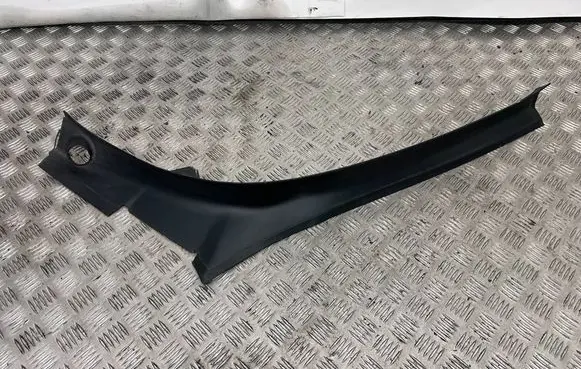 Tesla Model X Tailgate trim 104732100E