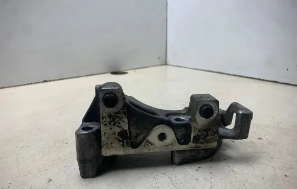 Citroen C4 I Engine mounting bracket 9645382880