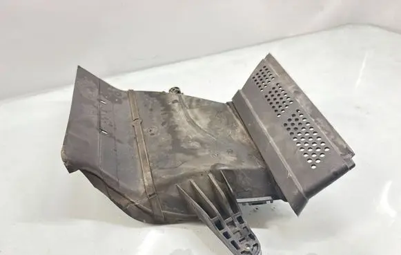 Audi A4 S4 B8 8K Air intake duct part 8K0129618 8K0129618A
