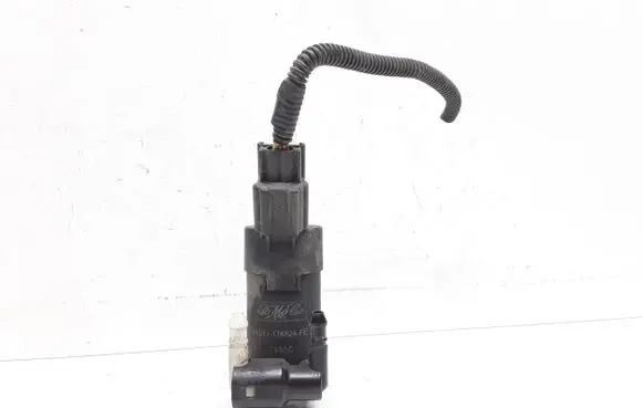 Volvo XC90 Windscreen/windshield washer pump 1S7117K624FE