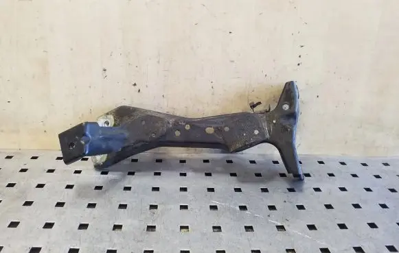 Audi A3 S3 8V Fender mounting bracket 8V0821135C
