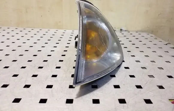 Toyota Avensis T220 Front indicator light