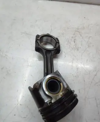 KIA Sorento Piston with connecting rod