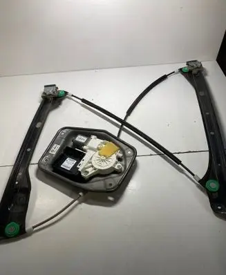 Volkswagen Golf Plus Front door window regulator with motor 5M0837461
