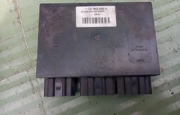 Volkswagen PASSAT B5 Other control units/modules 1C0962258N