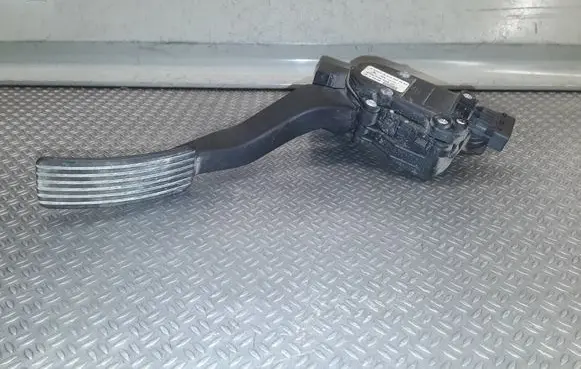 Mitsubishi Colt Accelerator throttle pedal MN125792