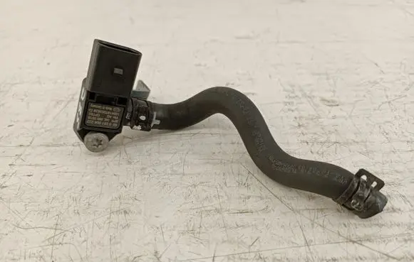 Volkswagen PASSAT B8 Sensor 04L906051B