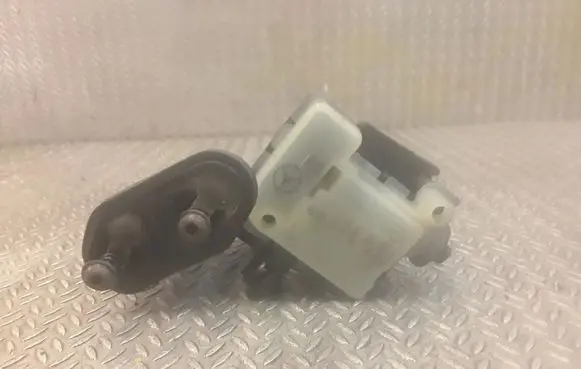 Mercedes-Benz A W169 Fuel tank cap lock A2038201997 2038201997