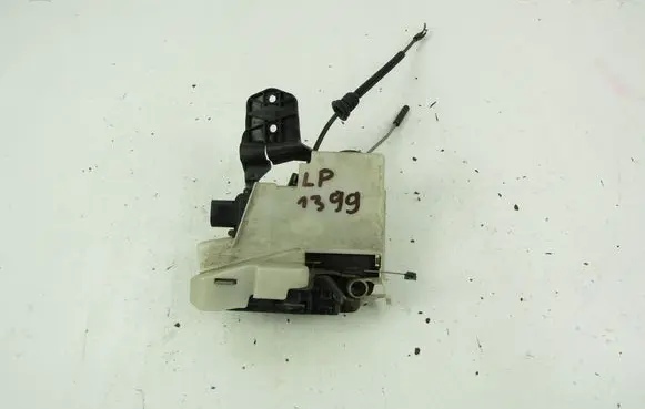 Volkswagen Golf IV Rear door lock 