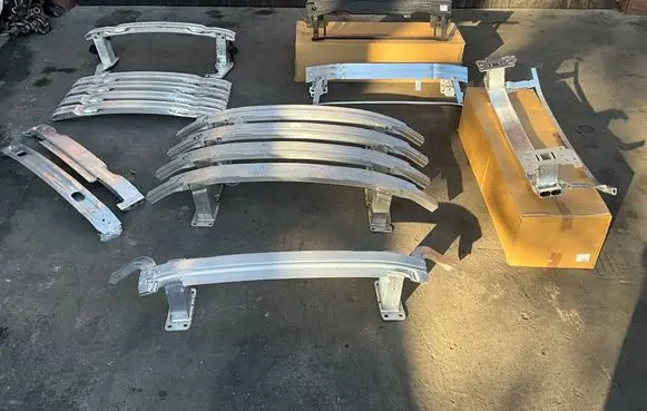 Audi Q7 4M Front bumper support beam 4M0807109E