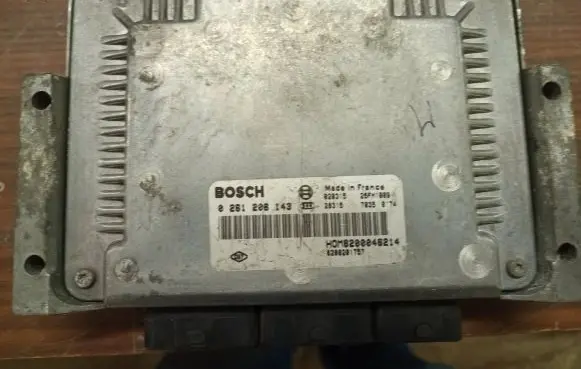 Renault Laguna II Engine control unit/module 0261208143 8200231757 26FM1009