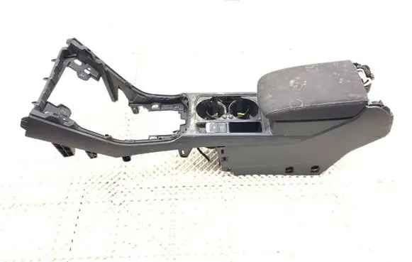 Volkswagen Touran III Center console 