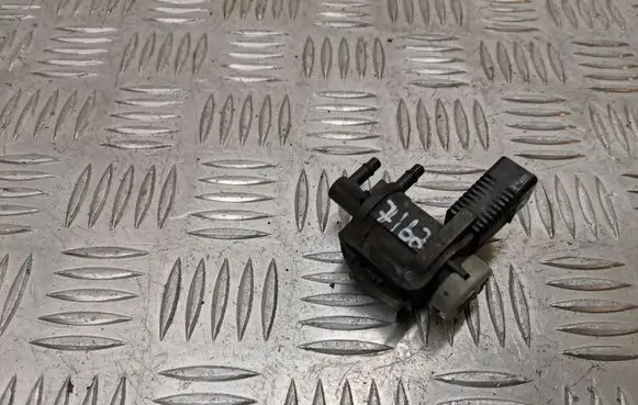 Audi A4 S4 B7 8E 8H Vacuum valve 1K0906283A