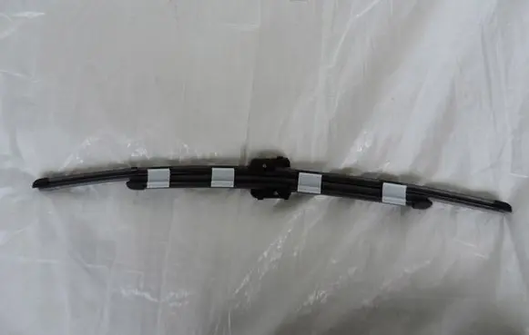 Front wiper blade arm