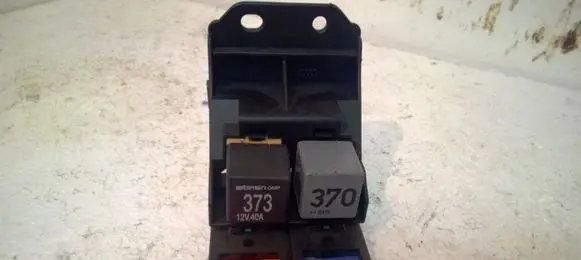 Audi A6 S6 C6 4F Relay mounting block 4F1937503