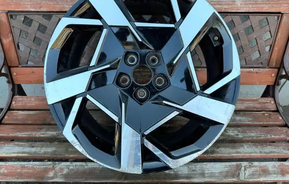 Hyundai Santa Fe R20 alloy rim 