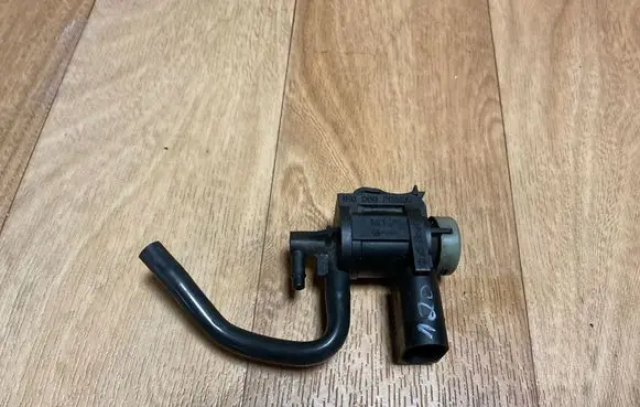 Volkswagen PASSAT B6 Turbo solenoid valve 1K0906283A