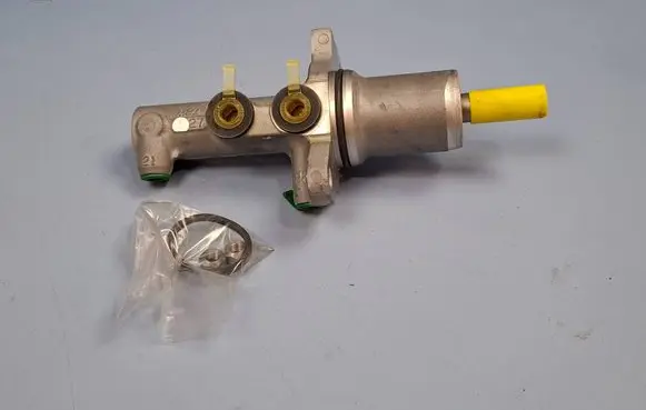 Mercedes-Benz Sprinter W906 Master brake cylinder 2E0611711 PMN228 A0004317501