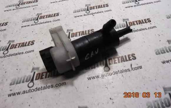 Honda CR-V Windscreen/windshield washer pump