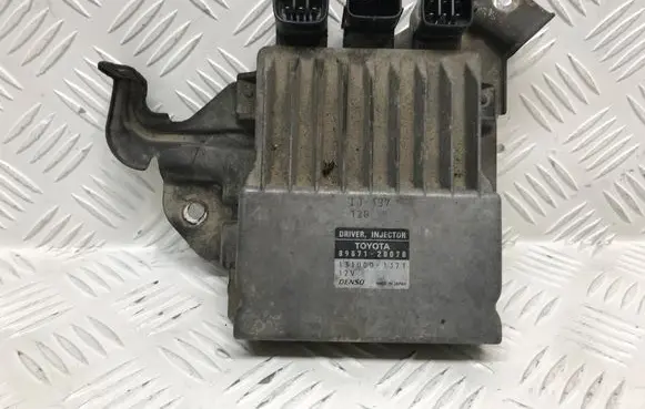Toyota Corolla Verso E121 Fuel injection control unit/module 8987120070