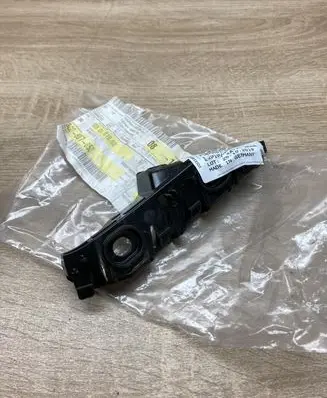 Front bumper mounting bracket