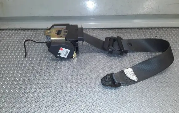 BMW 7 E65 E66 Front seatbelt 7037815 040372