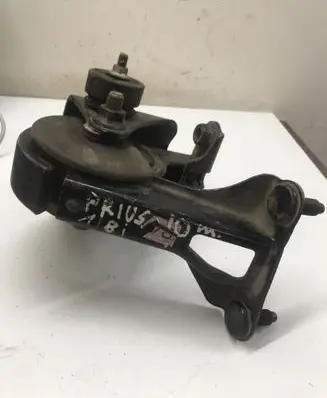 Toyota Prius (XW30) Engine mount bracket