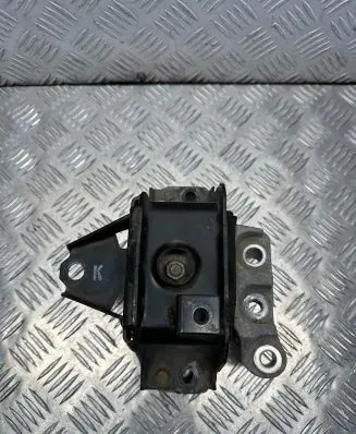 Mitsubishi Outlander Engine mount bracket