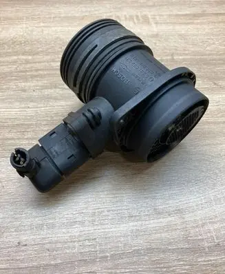 Volkswagen Golf IV Mass air flow meter 038906461B 0281002531