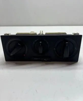 Volkswagen PASSAT B5 Climate control unit