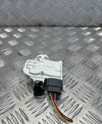 Mitsubishi Outlander Fuel tank cap lock 