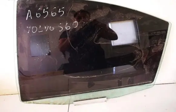 Volvo S60 Rear door window glass