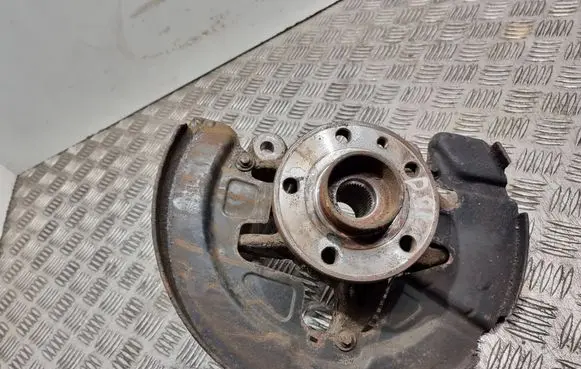 Volvo V70 Front wheel hub
