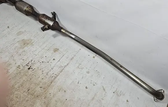Toyota Corolla Verso AR10 Middle muffler/silencer 30R02
