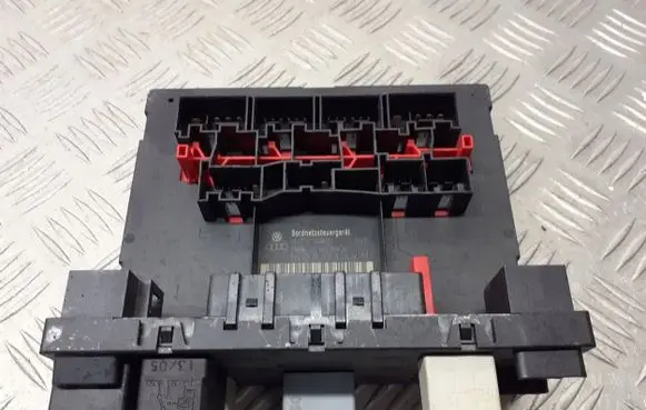Volkswagen Golf V Other control units/modules 1K0937049M