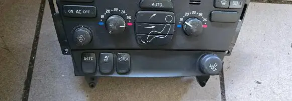 Volvo V70 Climate control unit 30746022
