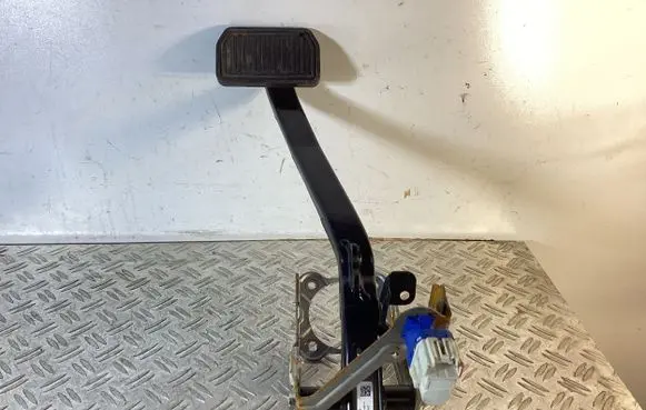 Tesla Model S Brake pedal 105065700A