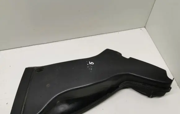Audi A4 S4 B7 8E 8H Air intake duct part 8E0129618H