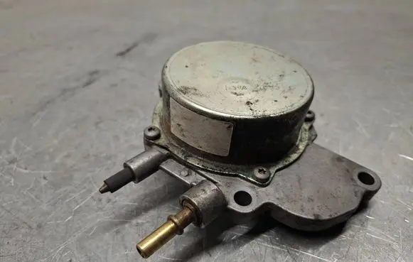 Opel Astra H Vacuum pump 