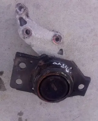 Nissan Qashqai+2 Engine mount bracket DD130108 F6036100