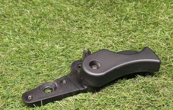 Engine bonnet (hood) release handle