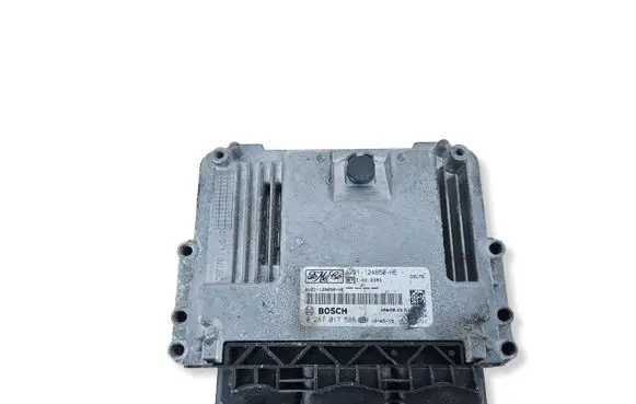 Ford Focus Engine control unit/module AV2112A650HE 0281017588