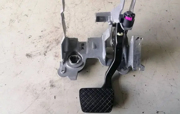 Audi A5 8T 8F Brake pedal AIS112C01